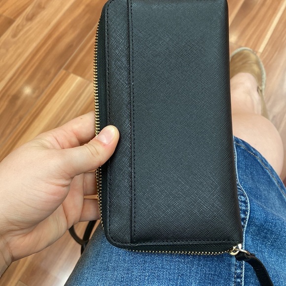 Black & Gold Wallet - Picture 4 of 5